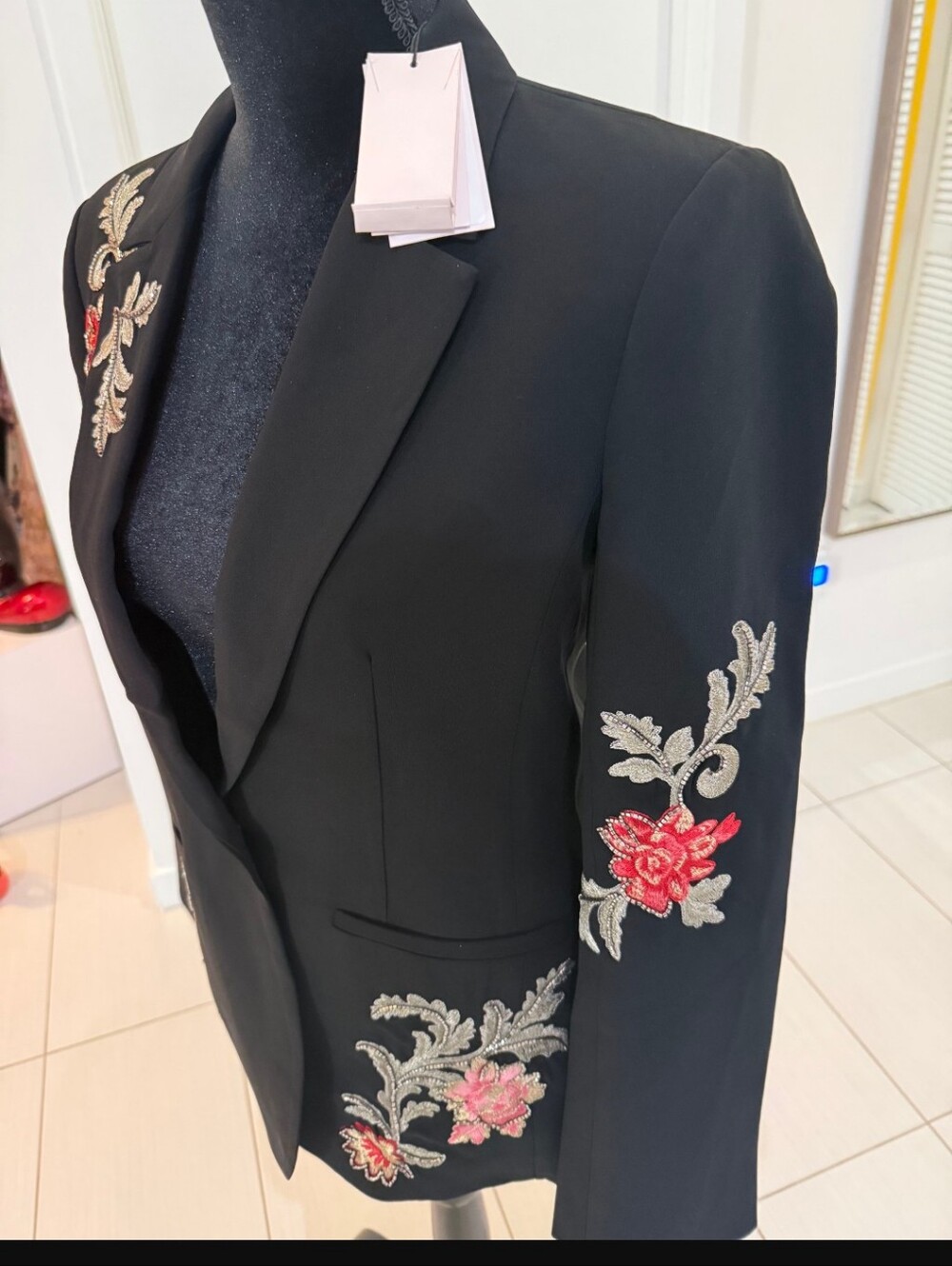 cinq a sept Black Embroidered Floral Blazer - Picture 5 of 7